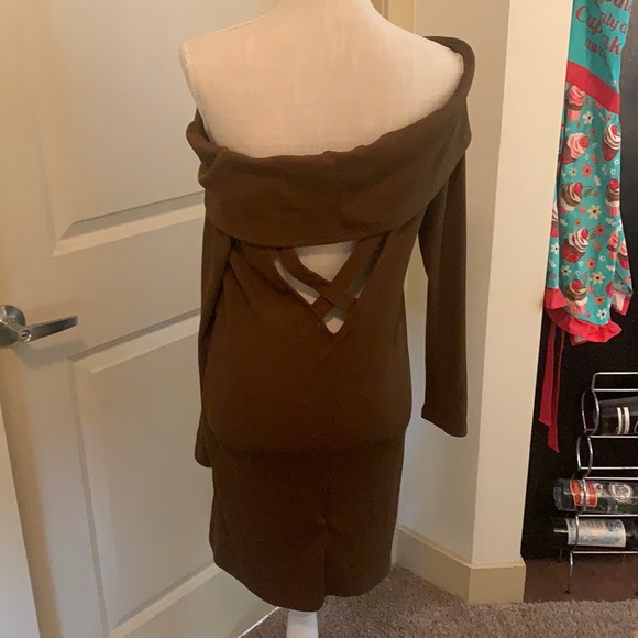 She + Sky Off the shoulder brown dress - Picture 3 of 6